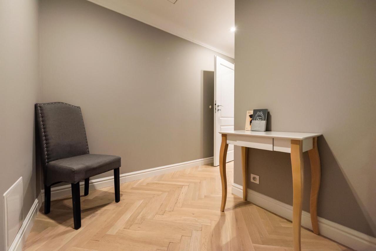 Lovely Apartment In The Heart Of Warschau Buitenkant foto